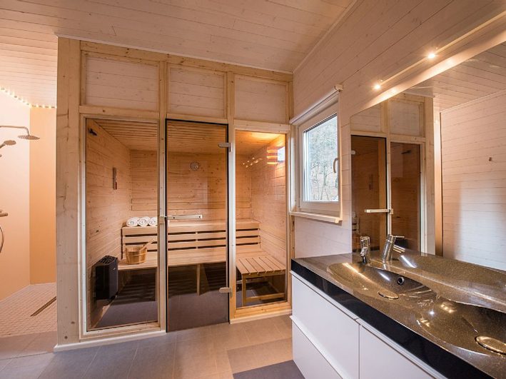 FerienhausLichtung-ExklusiveArchitektur-Kamin-Sauna-bis2Personen-k