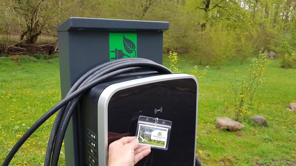 Ladekarte und Wallbox, einfach laden und entspannen.